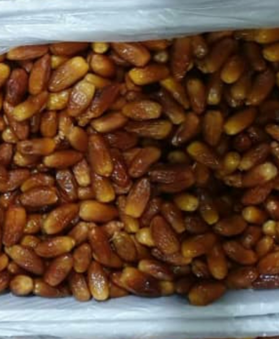 organic bulk dates packed in boxes